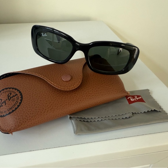 Ray-Ban Black Rectangular Sunglasses - Picture 1 of 4